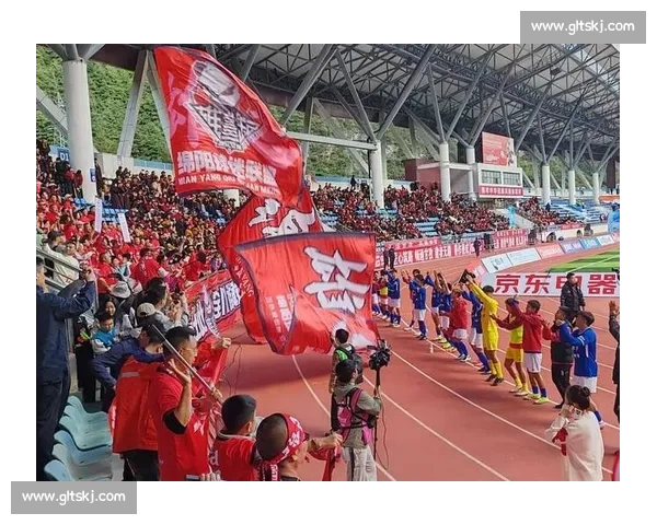 川超赛场双份浪漫!绵阳球迷求婚获 10 万购房券 川超赛场双份浪漫!绵阳球迷求婚获 10 万购房券