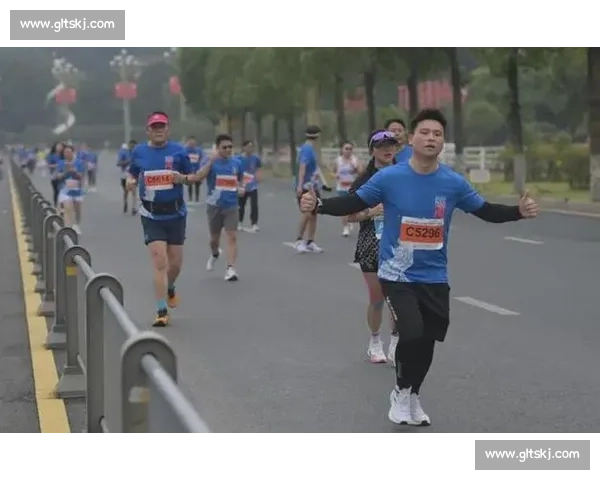 8000 跑者逐梦长江畔!2025 涪陵白鹤梁半马破双纪录 8000 跑者逐梦长江畔!2025 涪陵白鹤梁半马破双纪录