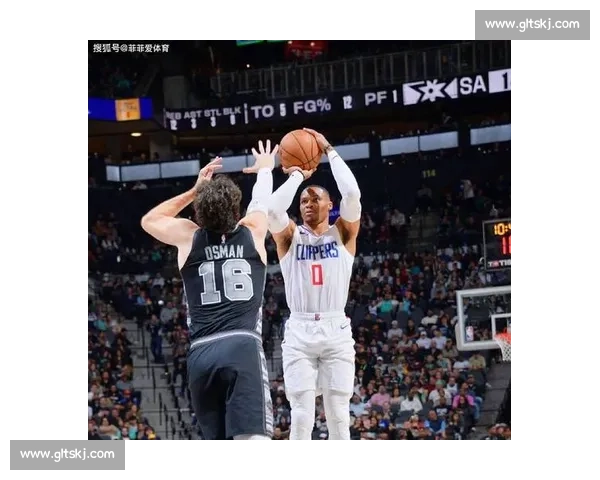 还能蹦！威少篮板直杀篮下造犯规